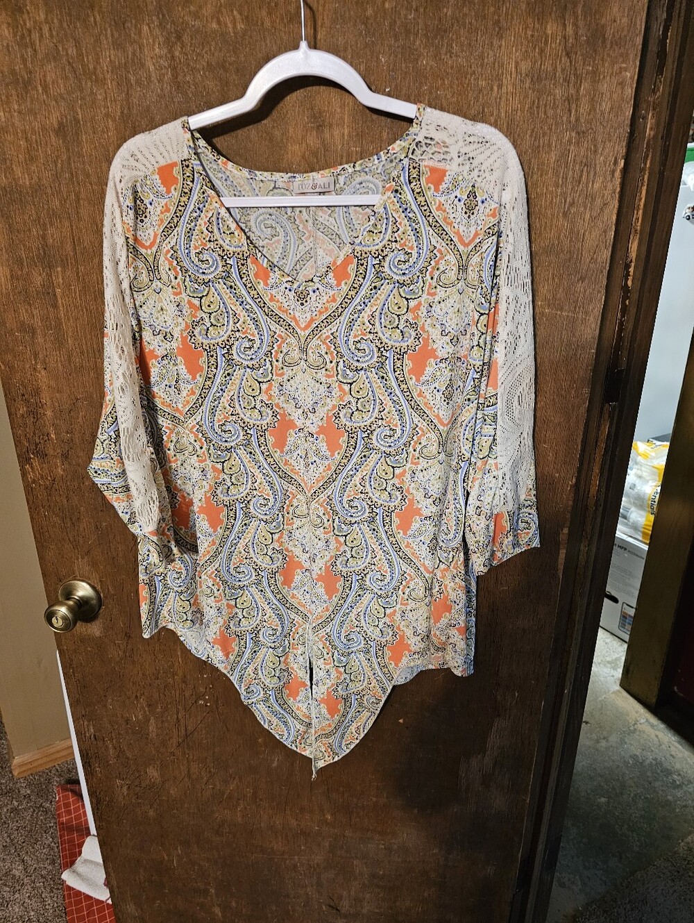 Roz & Ali Paisley Laced Sleeve Tunic Top - Coral & Cream